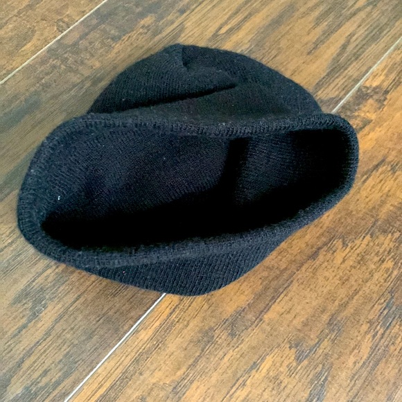 Black pull over beanie cap. No tag with name of brand. - Picture 3 of 3